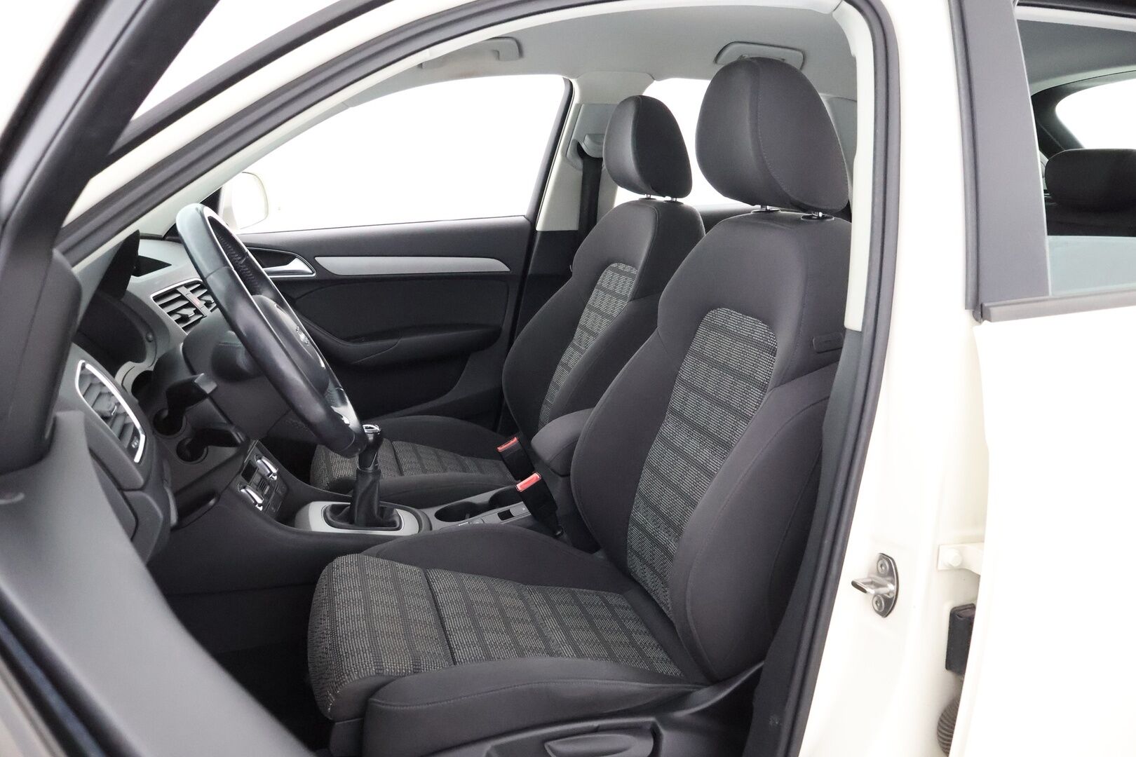 Audi Q3 2012 2,0 TDI 103kW Start-Stop Business - Suomiauto / Xenon / Peruutustutka / Lohko & Sisäpistoke / Vetokoukku / Vakkari / Juuri tullut Tampereelle / Jakopää hiljattain tehty!