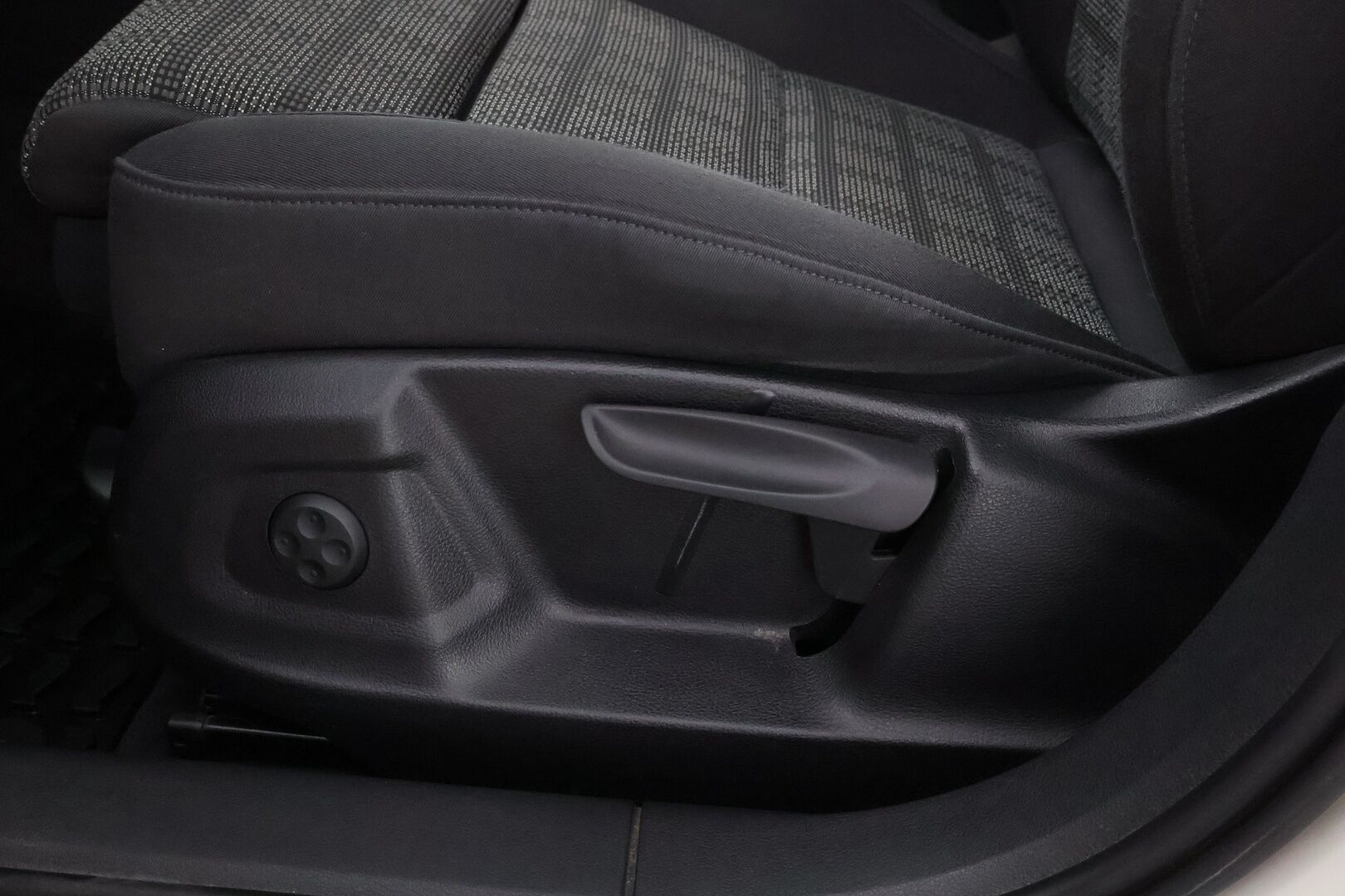 Audi Q3 2012 2,0 TDI 103kW Start-Stop Business - Suomiauto / Xenon / Peruutustutka / Lohko & Sisäpistoke / Vetokoukku / Vakkari / Juuri tullut Tampereelle / Jakopää hiljattain tehty!