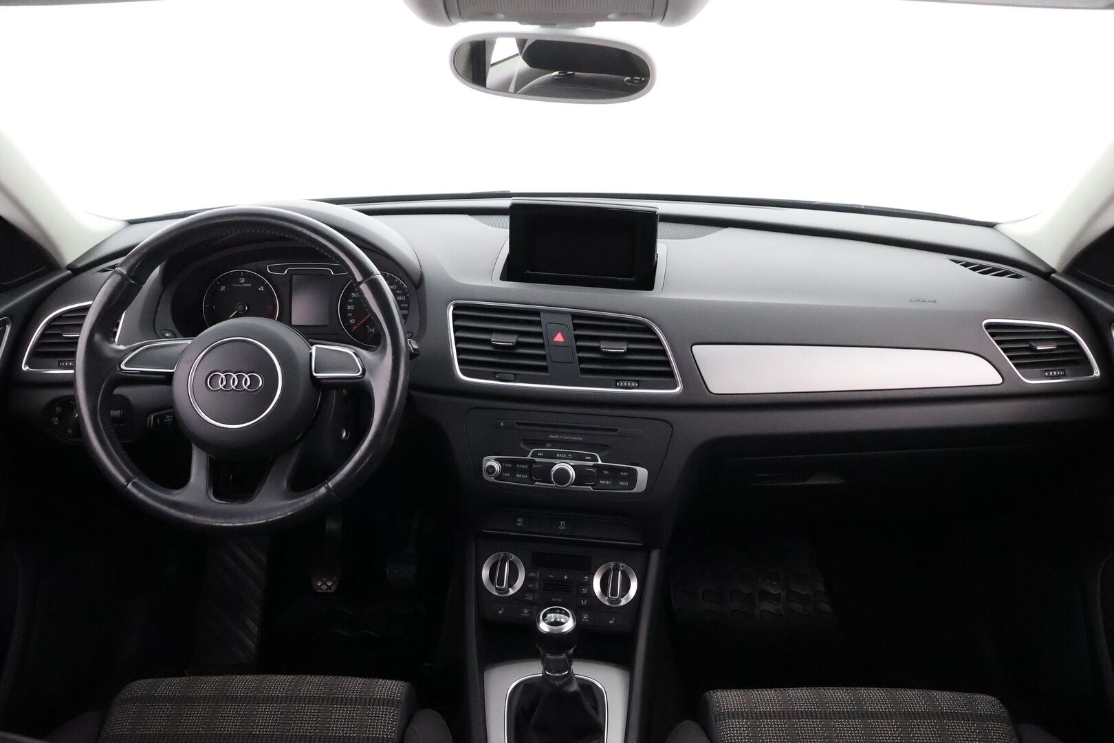 Audi Q3 2012 2,0 TDI 103kW Start-Stop Business - Suomiauto / Xenon / Peruutustutka / Lohko & Sisäpistoke / Vetokoukku / Vakkari / Juuri tullut Tampereelle / Jakopää hiljattain tehty!