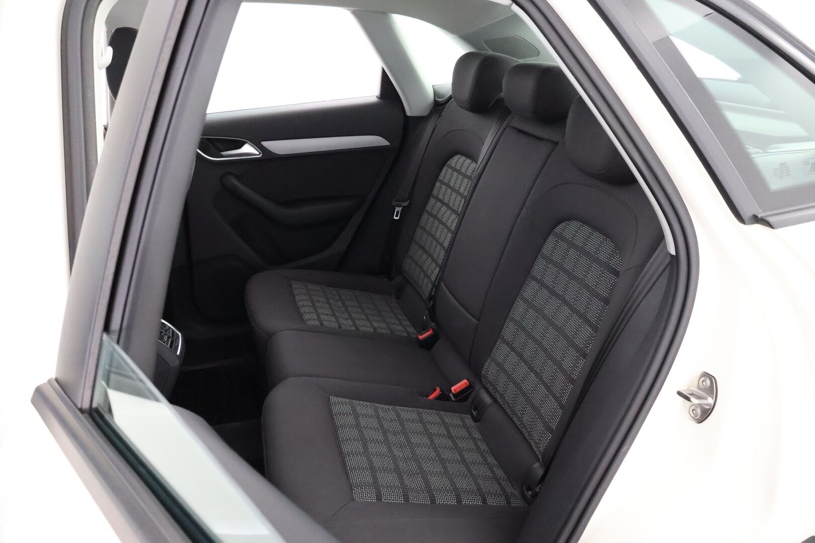 Audi Q3 2012 2,0 TDI 103kW Start-Stop Business - Suomiauto / Xenon / Peruutustutka / Lohko & Sisäpistoke / Vetokoukku / Vakkari / Juuri tullut Tampereelle / Jakopää hiljattain tehty!
