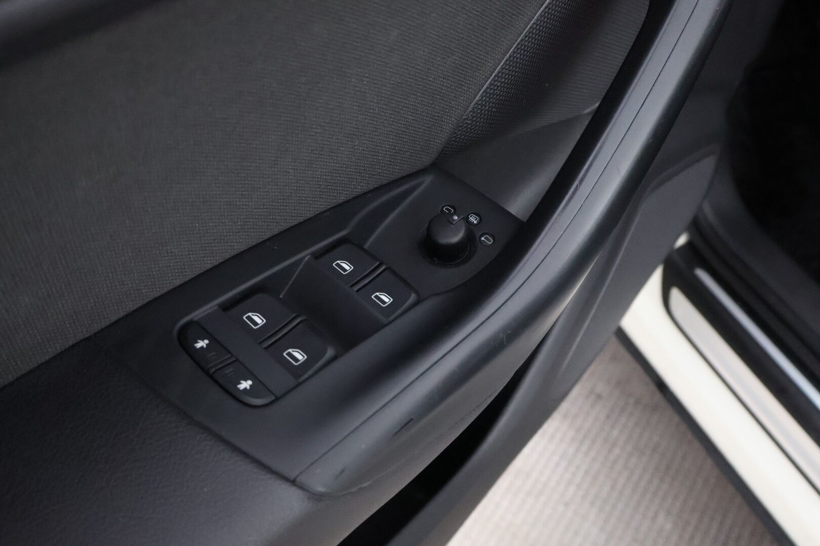 Audi Q3 2012 2,0 TDI 103kW Start-Stop Business - Suomiauto / Xenon / Peruutustutka / Lohko & Sisäpistoke / Vetokoukku / Vakkari / Juuri tullut Tampereelle / Jakopää hiljattain tehty!