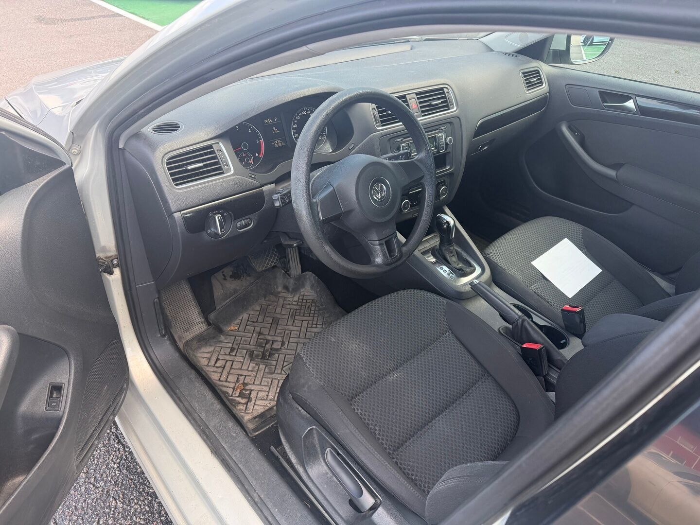 Volkswagen Jetta 2011 Comfortline 2,0 TDI 103 kW (140 hv) DSG-automaatti - Suomiauto | Vetokoukku | Vakkari | Lohko&Sisäpistoke | Ilmastointi | 2x Renkaat Aluvantein!