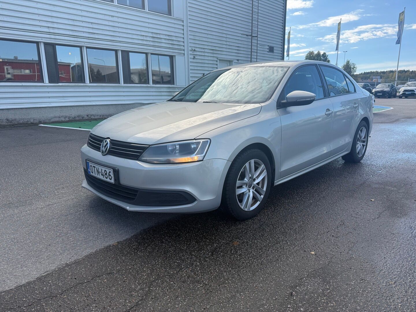 Volkswagen Jetta 2011 Comfortline 2,0 TDI 103 kW (140 hv) DSG-automaatti - Suomiauto | Vetokoukku | Vakkari | Lohko&Sisäpistoke | Ilmastointi | 2x Renkaat Aluvantein!