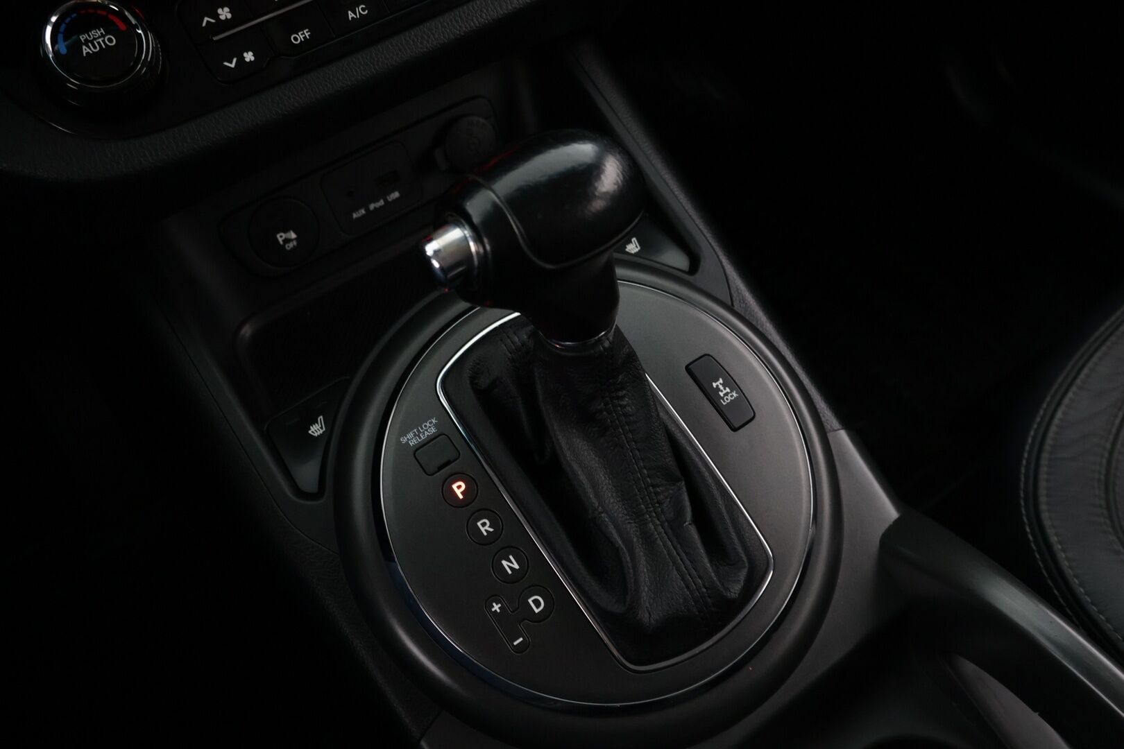 Kia Sportage 2012 2,0 AWD CRDi-R EX A/T / Webasto / Bluetooth / Vetokoukku / Tutkat - Suomi-auto / Metalliväri / LED - lisävalo / 2 x Kia aluvanteet - HULLUT AVAJAISHULINAT KORKOTARJOUS 3,29 %