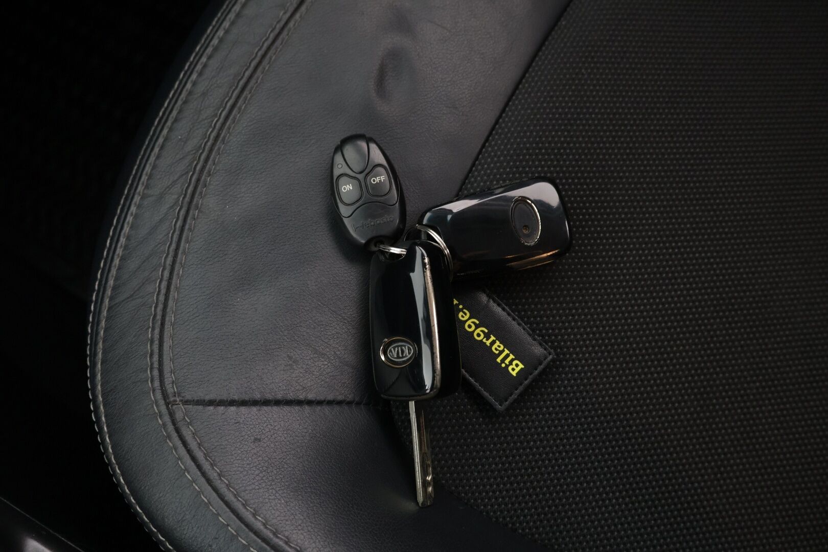 Kia Sportage 2012 2,0 AWD CRDi-R EX A/T / Webasto / Bluetooth / Vetokoukku / Tutkat - Suomi-auto / Metalliväri / LED - lisävalo / 2 x Kia aluvanteet