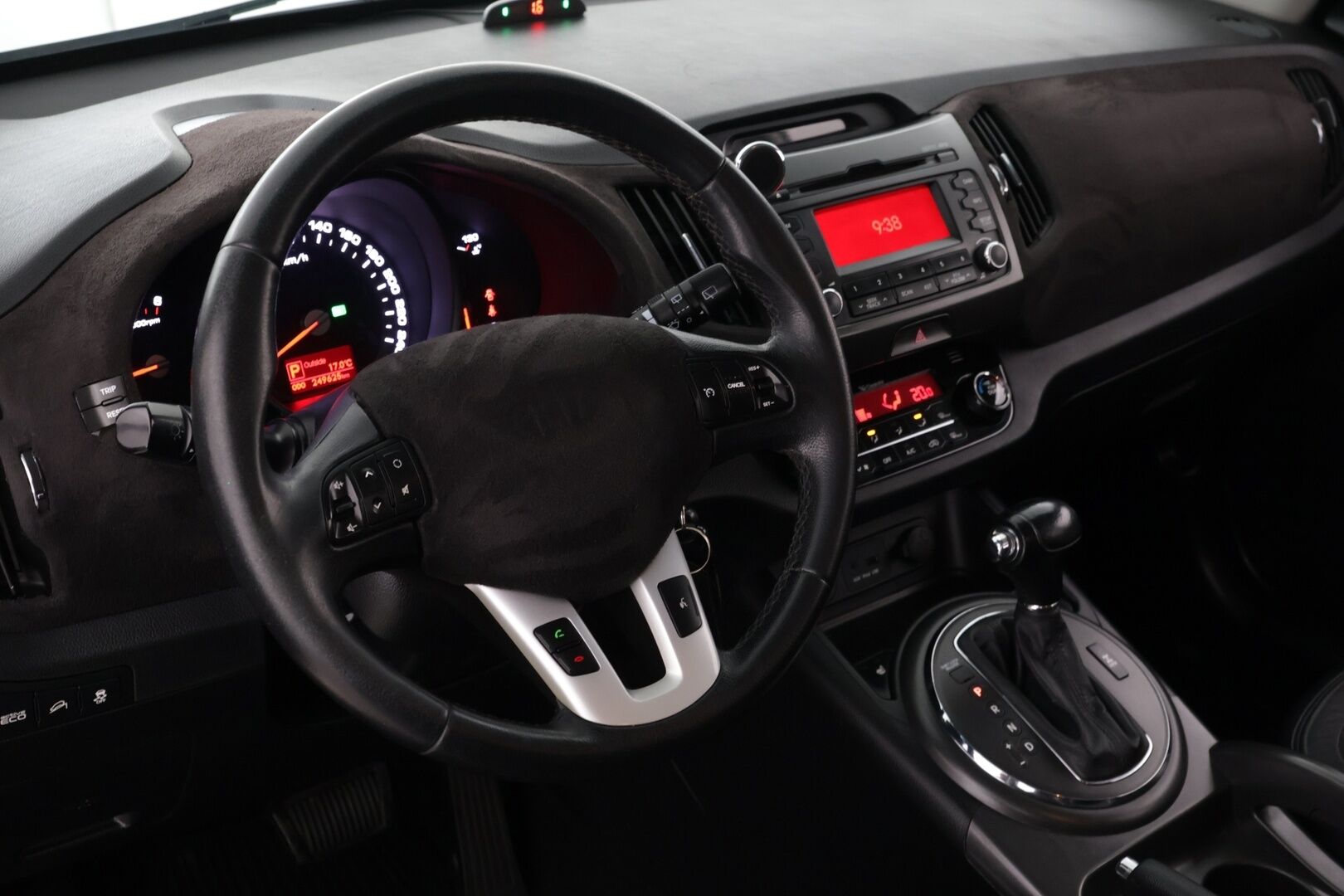 Kia Sportage 2012 2,0 AWD CRDi-R EX A/T / Webasto / Bluetooth / Vetokoukku / Tutkat - Suomi-auto / Metalliväri / LED - lisävalo / 2 x Kia aluvanteet