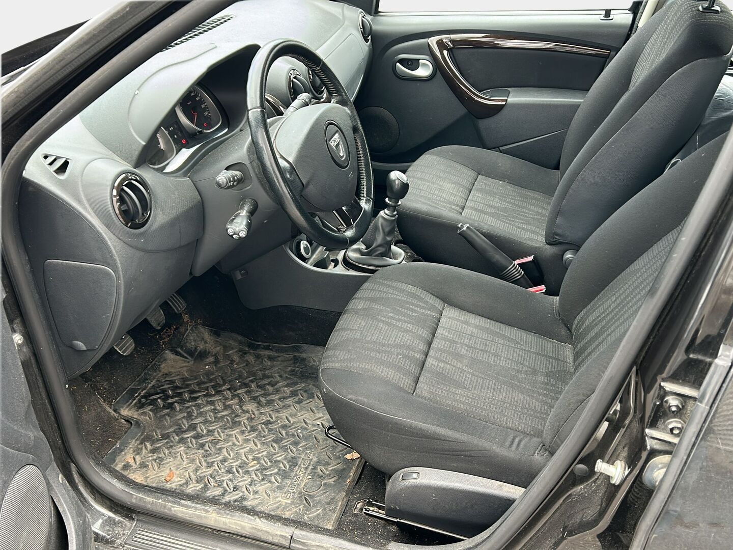 Dacia Duster 2013 4x4 1,5 dCi 109hv 6MT Laureate - Suomiauto | Lohko&Sisäpistoke | Vetokoukku | 2x Renkaat | Peruutustutka | Jakopää hiljattain tehty!