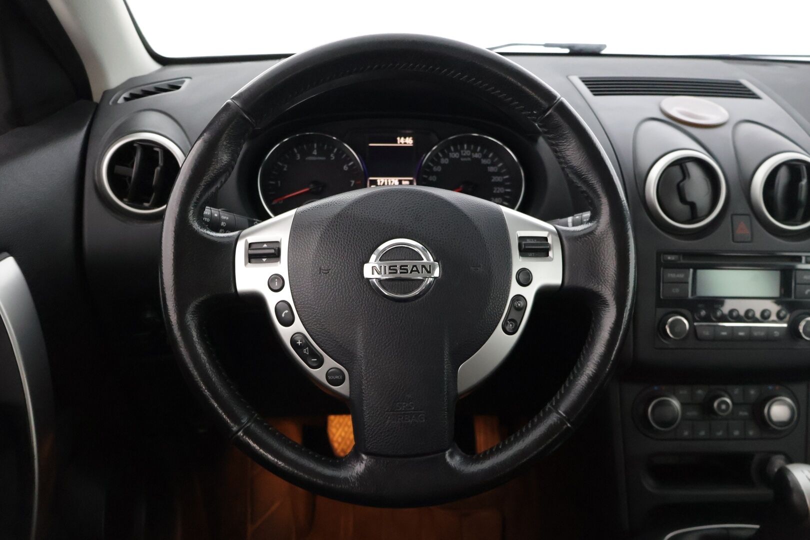 Nissan Qashqai 2013 1,6L Stop / Start System Acenta 2WD 5M/T * Vakkari / Aut.Ilmastointi / Lohko+sisäpistoke * - * Hyvin huollettu / 2x Renkaat alumiinivanteilla! *