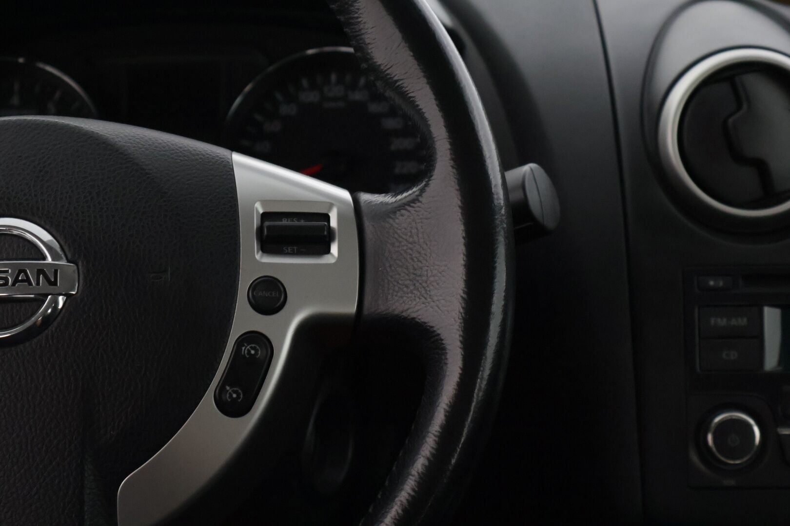 Nissan Qashqai 2013 1,6L Stop / Start System Acenta 2WD 5M/T * Vakkari / Aut.Ilmastointi / Lohko+sisäpistoke * - * Hyvin huollettu / 2x Renkaat alumiinivanteilla! *