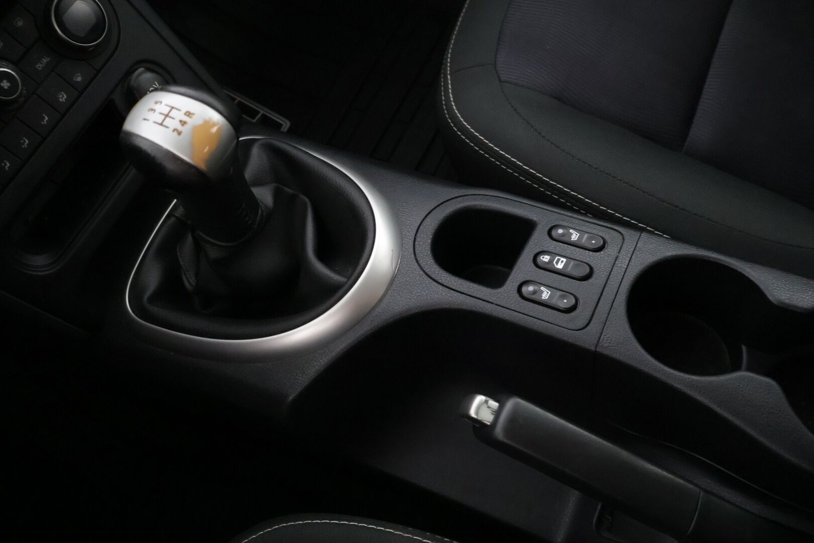 Nissan Qashqai 2013 1,6L Stop / Start System Acenta 2WD 5M/T * Vakkari / Aut.Ilmastointi / Lohko+sisäpistoke * - * Hyvin huollettu / 2x Renkaat alumiinivanteilla! *