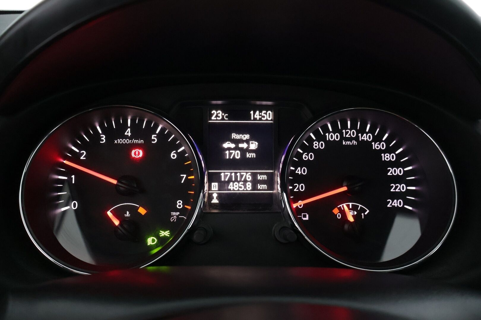 Nissan Qashqai 2013 1,6L Stop / Start System Acenta 2WD 5M/T * Vakkari / Aut.Ilmastointi / Lohko+sisäpistoke * - * Hyvin huollettu / 2x Renkaat alumiinivanteilla! *