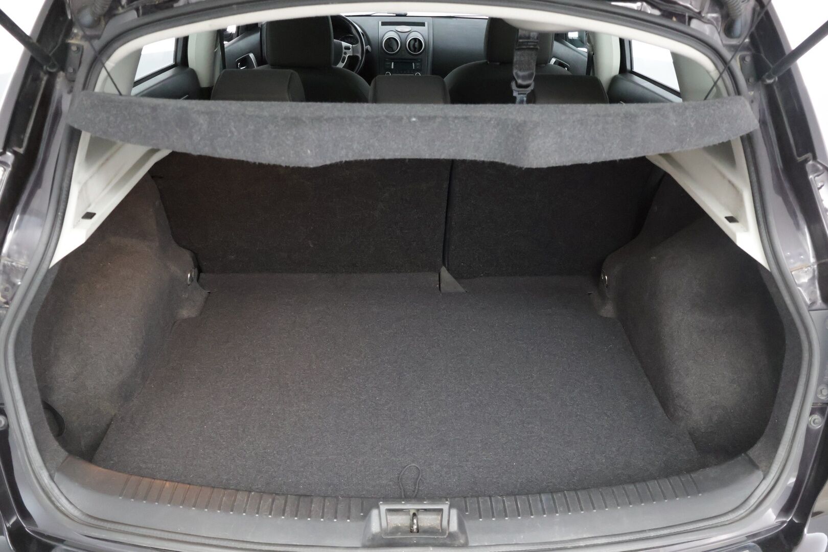 Nissan Qashqai 2013 1,6L Stop / Start System Acenta 2WD 5M/T * Vakkari / Aut.Ilmastointi / Lohko+sisäpistoke * - * Hyvin huollettu / 2x Renkaat alumiinivanteilla! *