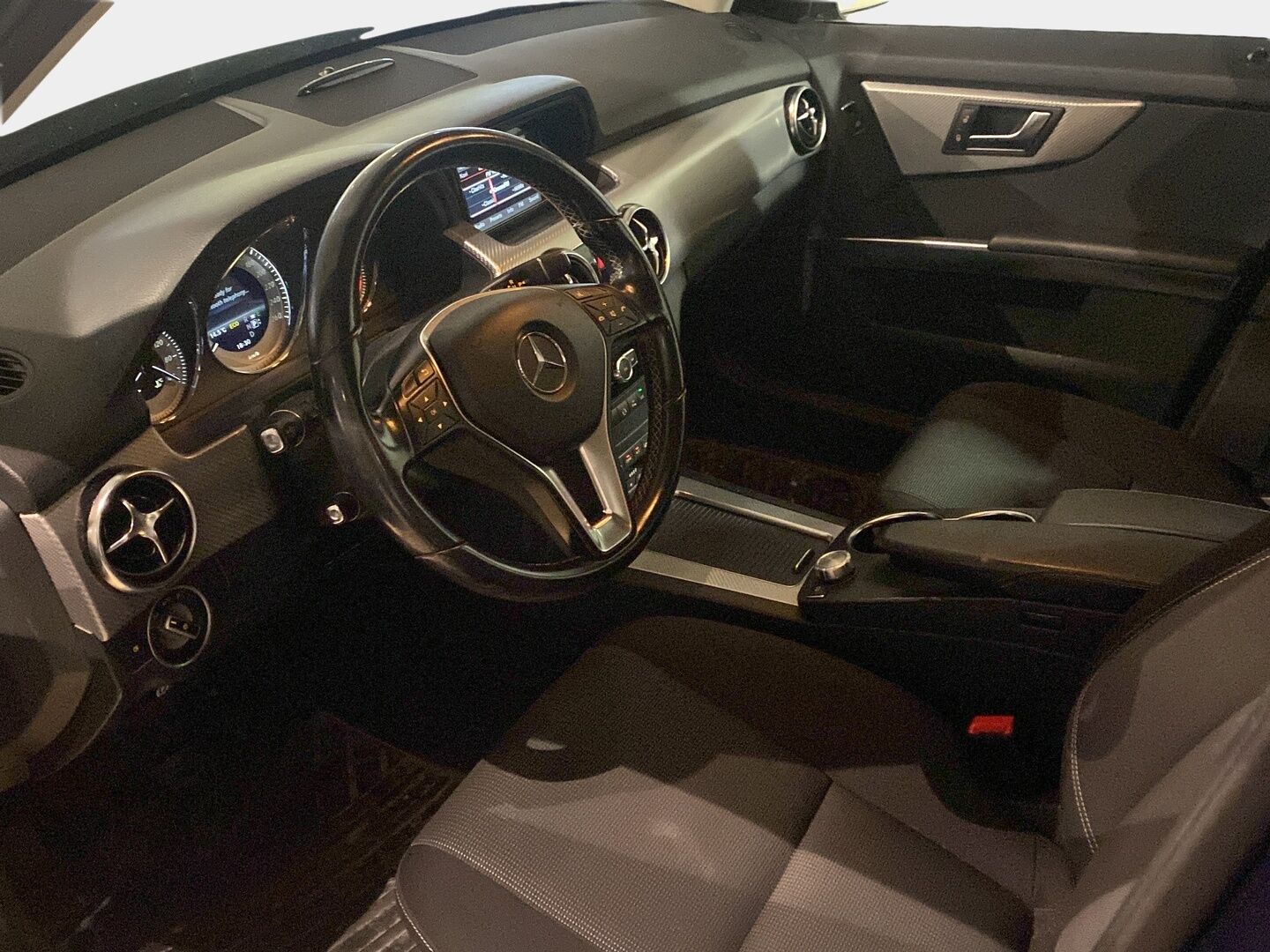 Mercedes-Benz GLK 2013 220 CDI BE 4Matic A Premium Business *Lohkolämmitin / Koukku / ILS-Xenon / Vakkari / Suomi-auto / Navi* - Tarkka huoltohistoria / Kahdet renkaat vanteineen