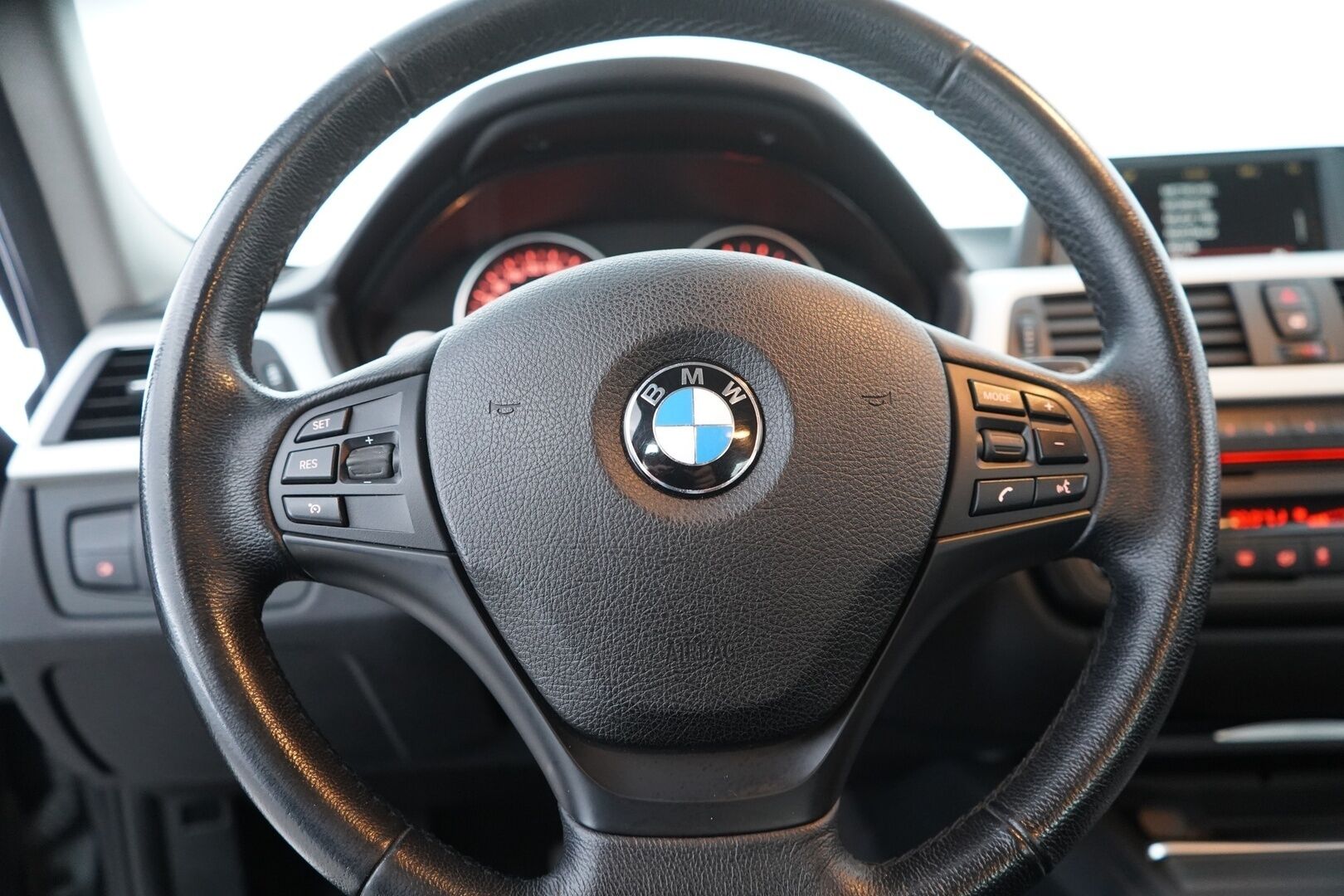 BMW 320 2013 TwinPower Turbo A F30 Sedan Business Automatic Edition - Suomiauto / 2x renkaat / Juuri saapunut! - HULLUT AVAJAISHULINAT KORKOTARJOUS 3,29 %