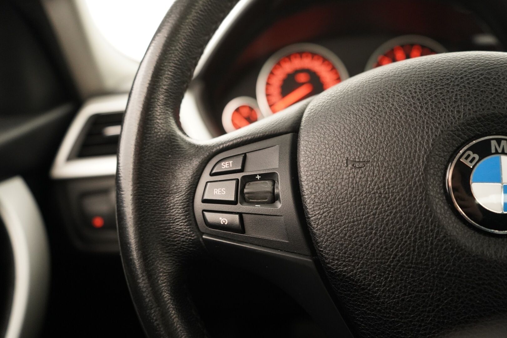 BMW 320 2013 TwinPower Turbo A F30 Sedan Business Automatic Edition - Suomiauto / 2x renkaat / Juuri saapunut! - HULLUT AVAJAISHULINAT KORKOTARJOUS 3,29 %