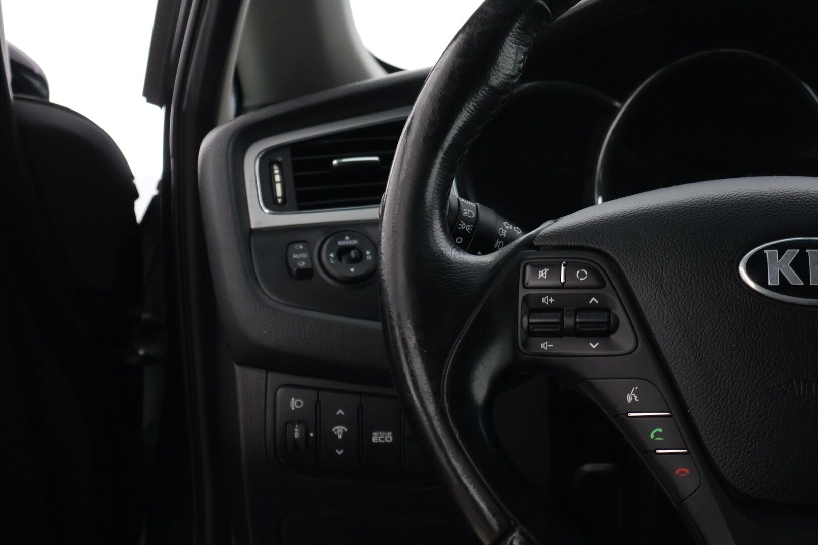 Kia Ceed 2014 1,6 CRDi EX A/T * Webasto / Ratinlämmitin / Bluetooth / P-Tutkat / Monitoimiratti / Vakkari / * - Hyvällä pidolla näyttävä sporttinen hatchback. Webasto - HULLUT VÄLIPÄIVÄT KORKOTARJOUS 2,49%