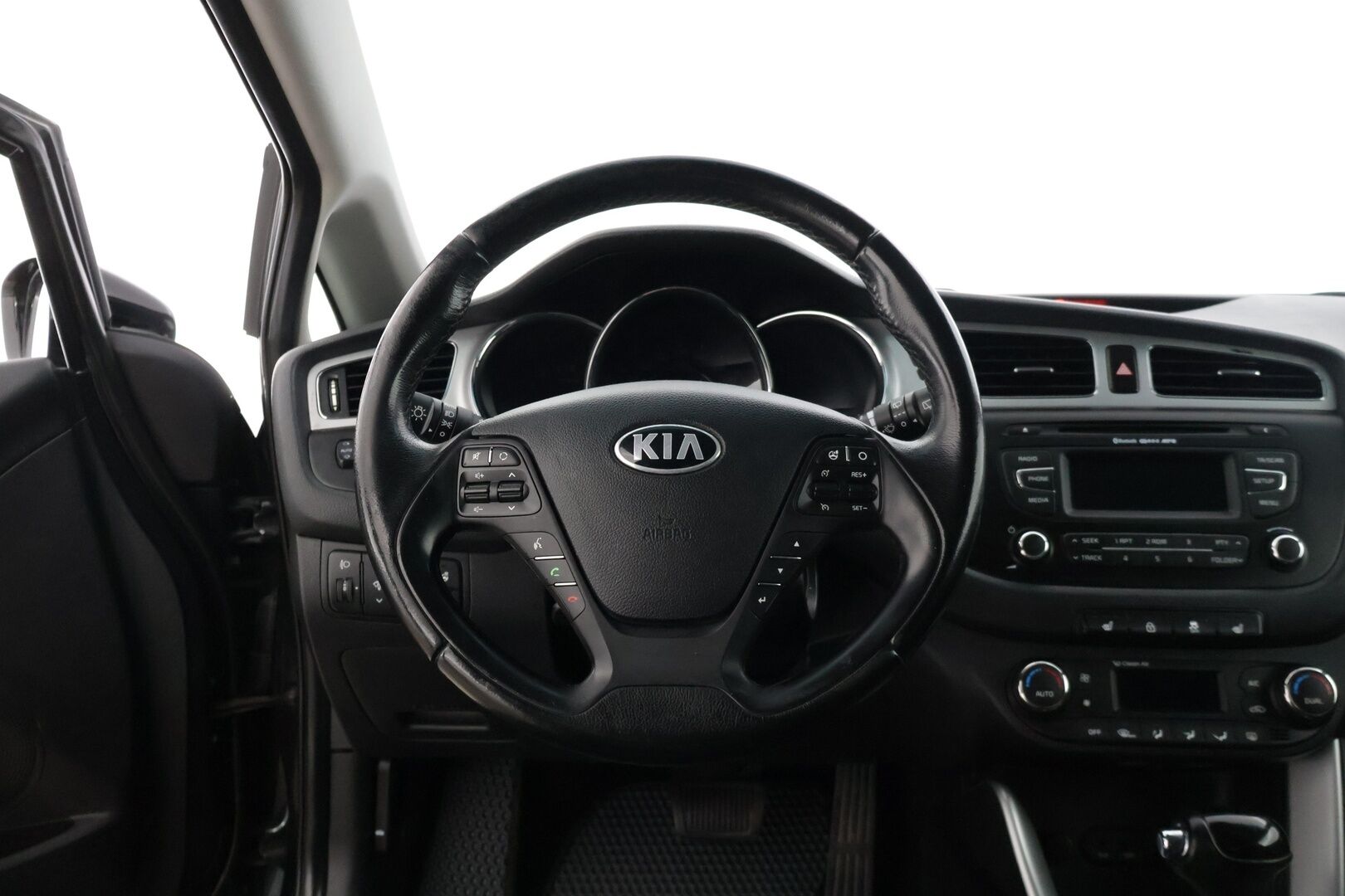 Kia Ceed 2014 1,6 CRDi EX A/T * Webasto / Ratinlämmitin / Bluetooth / P-Tutkat / Monitoimiratti / Vakkari / * - Hyvällä pidolla näyttävä sporttinen hatchback. Webasto - HULLUT VÄLIPÄIVÄT KORKOTARJOUS 2,49%