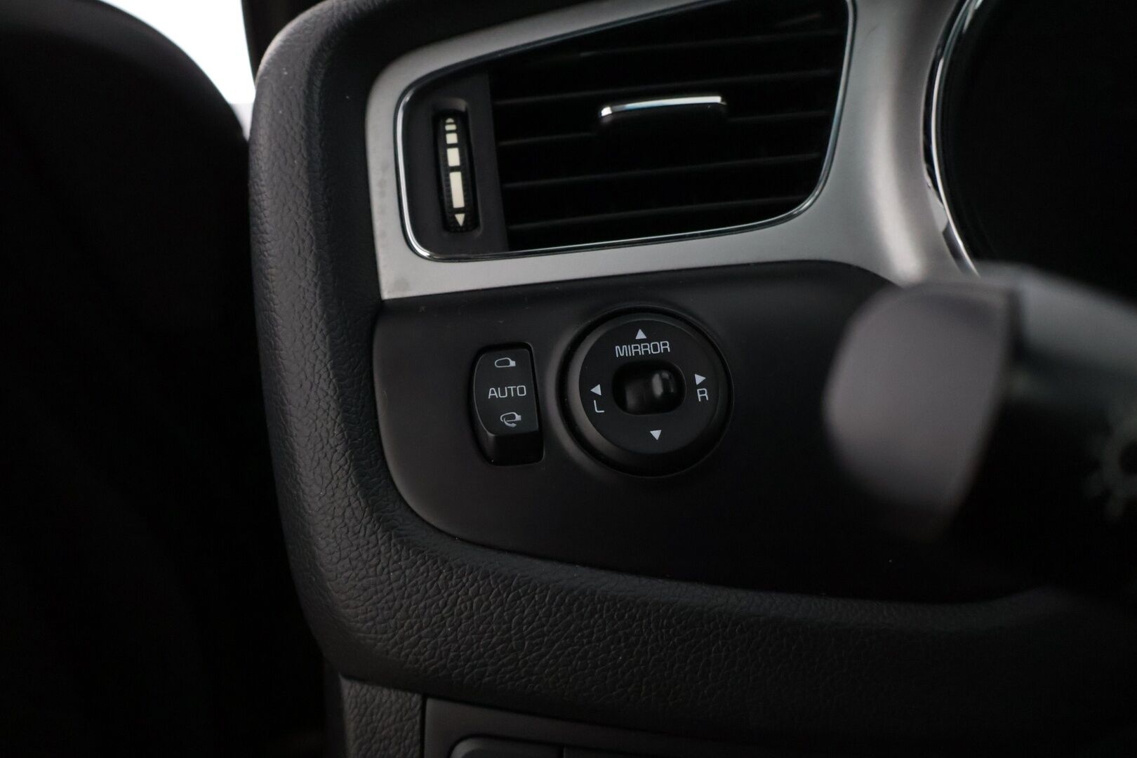 Kia Ceed 2014 1,6 CRDi EX A/T * Webasto / Ratinlämmitin / Bluetooth / P-Tutkat / Monitoimiratti / Vakkari / * - Hyvällä pidolla näyttävä sporttinen hatchback. Webasto - HULLUT VÄLIPÄIVÄT KORKOTARJOUS 2,49%