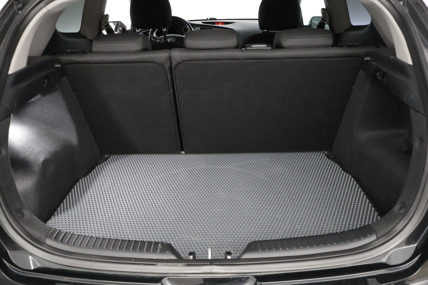 Kia Ceed 2014 1,6 CRDi EX A/T * Webasto / Ratinlämmitin / Bluetooth / P-Tutkat / Monitoimiratti / Vakkari / * - Hyvällä pidolla näyttävä sporttinen hatchback. Webasto - HULLUT VÄLIPÄIVÄT KORKOTARJOUS 2,49%