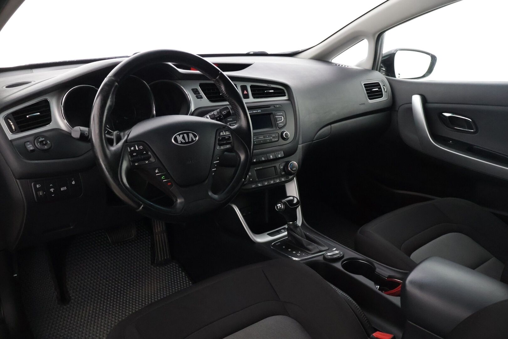 Kia Ceed 2014 1,6 CRDi EX A/T * Webasto / Ratinlämmitin / Bluetooth / P-Tutkat / Monitoimiratti / Vakkari / * - Hyvällä pidolla näyttävä sporttinen hatchback. Webasto - HULLUT VÄLIPÄIVÄT KORKOTARJOUS 2,49%