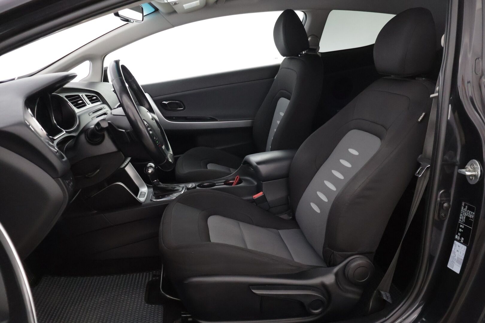 Kia Ceed 2014 1,6 CRDi EX A/T * Webasto / Ratinlämmitin / Bluetooth / P-Tutkat / Monitoimiratti / Vakkari / * - Hyvällä pidolla näyttävä sporttinen hatchback. Webasto - HULLUT VÄLIPÄIVÄT KORKOTARJOUS 2,49%