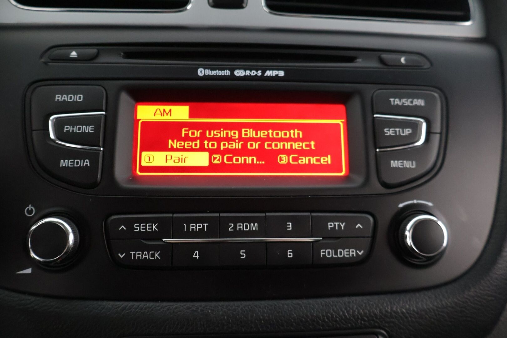 Kia Ceed 2014 1,6 CRDi EX A/T * Webasto / Ratinlämmitin / Bluetooth / P-Tutkat / Monitoimiratti / Vakkari / * - Hyvällä pidolla näyttävä sporttinen hatchback. Webasto - HULLUT VÄLIPÄIVÄT KORKOTARJOUS 2,49%