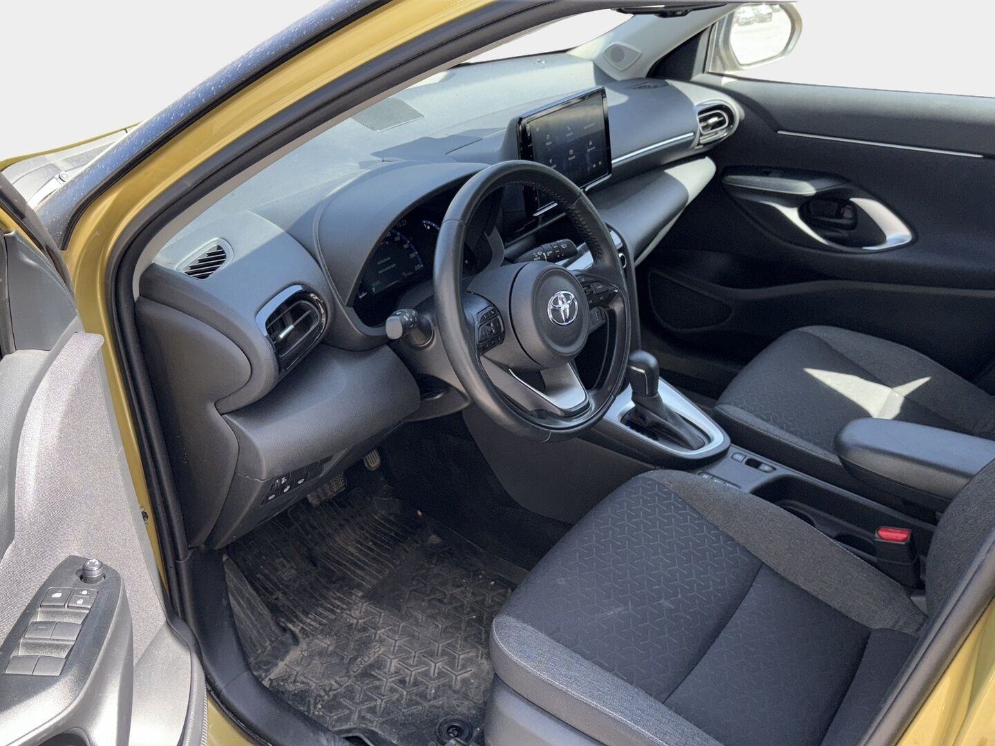 Toyota Yaris Cross 2024 1,5 Hybrid Active - 1-om. Suomiauto | Vetokoukku | Adapt.vakkari | Peruutuskamera | Keyless  | Ratinlämmitin | LED | Apple&Android
