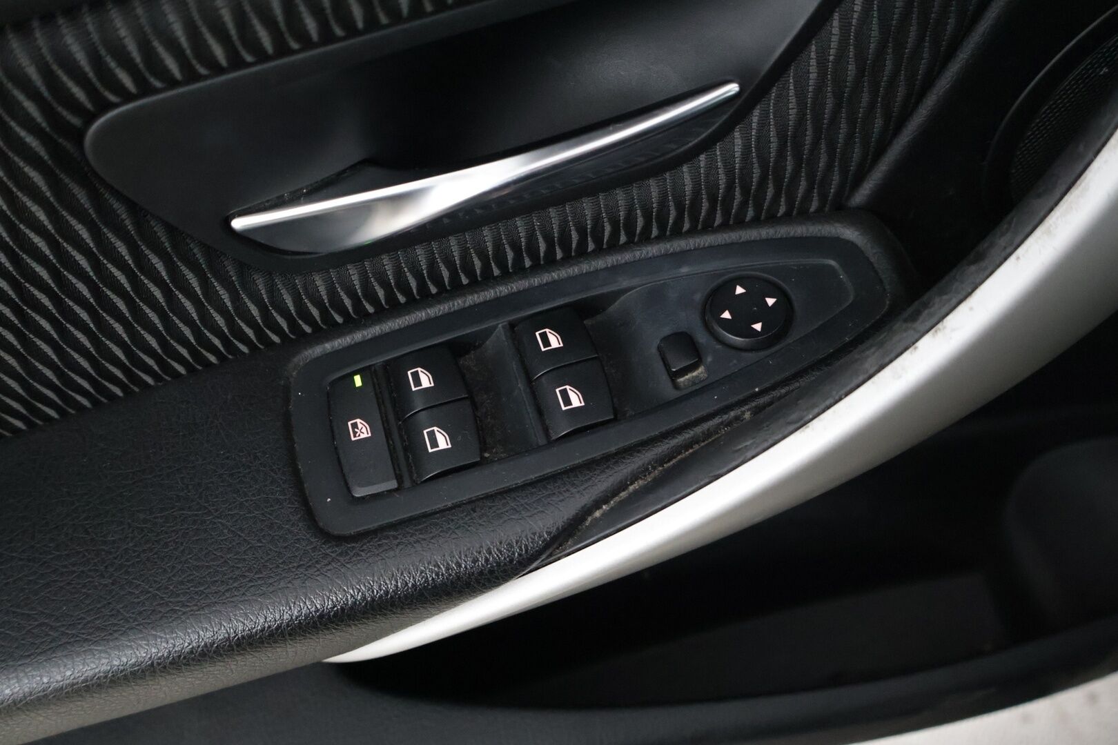 BMW 320 2013 xDrive Edition ** YritysOutlet - Myydään vain yrityksille - Urheiluistuimet / Tutkat taakse / Xenon ajovalot *