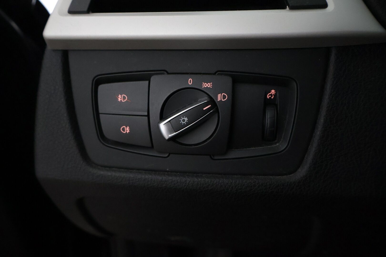 BMW 320 2013 xDrive Edition ** YritysOutlet - Myydään vain yrityksille - Urheiluistuimet / Tutkat taakse / Xenon ajovalot *