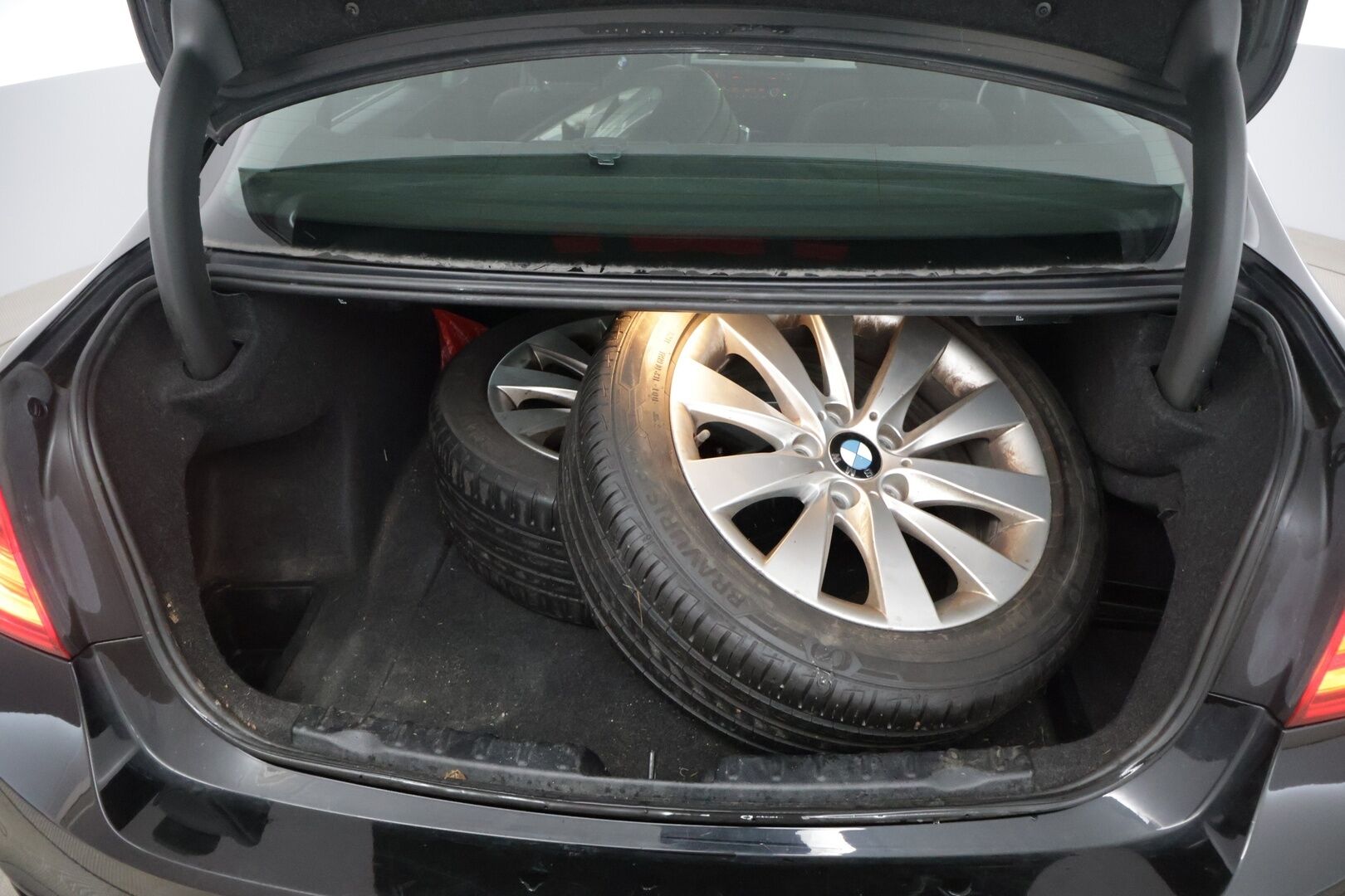 BMW 320 2013 xDrive Edition ** YritysOutlet - Myydään vain yrityksille - Urheiluistuimet / Tutkat taakse / Xenon ajovalot *