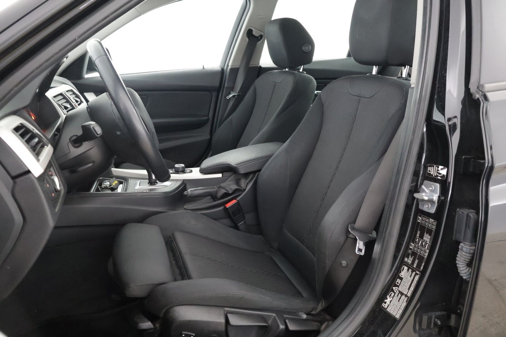 BMW 320 2013 xDrive Edition ** YritysOutlet - Myydään vain yrityksille - Urheiluistuimet / Tutkat taakse / Xenon ajovalot *