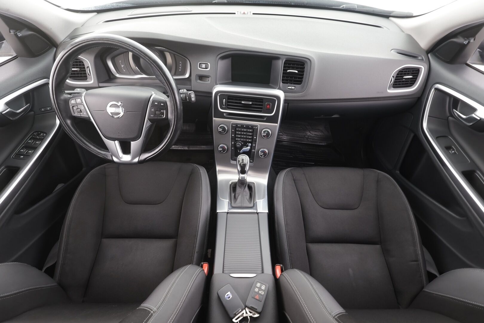 Volvo V60 2014 T3 Business aut - | ACC | BLIS | Navi | Xenon | Kaistavahti | Digimittari | Lämm. ratti | P.tutkat | BT audio | Hyvät huollot | Lohko + sisähaara |  