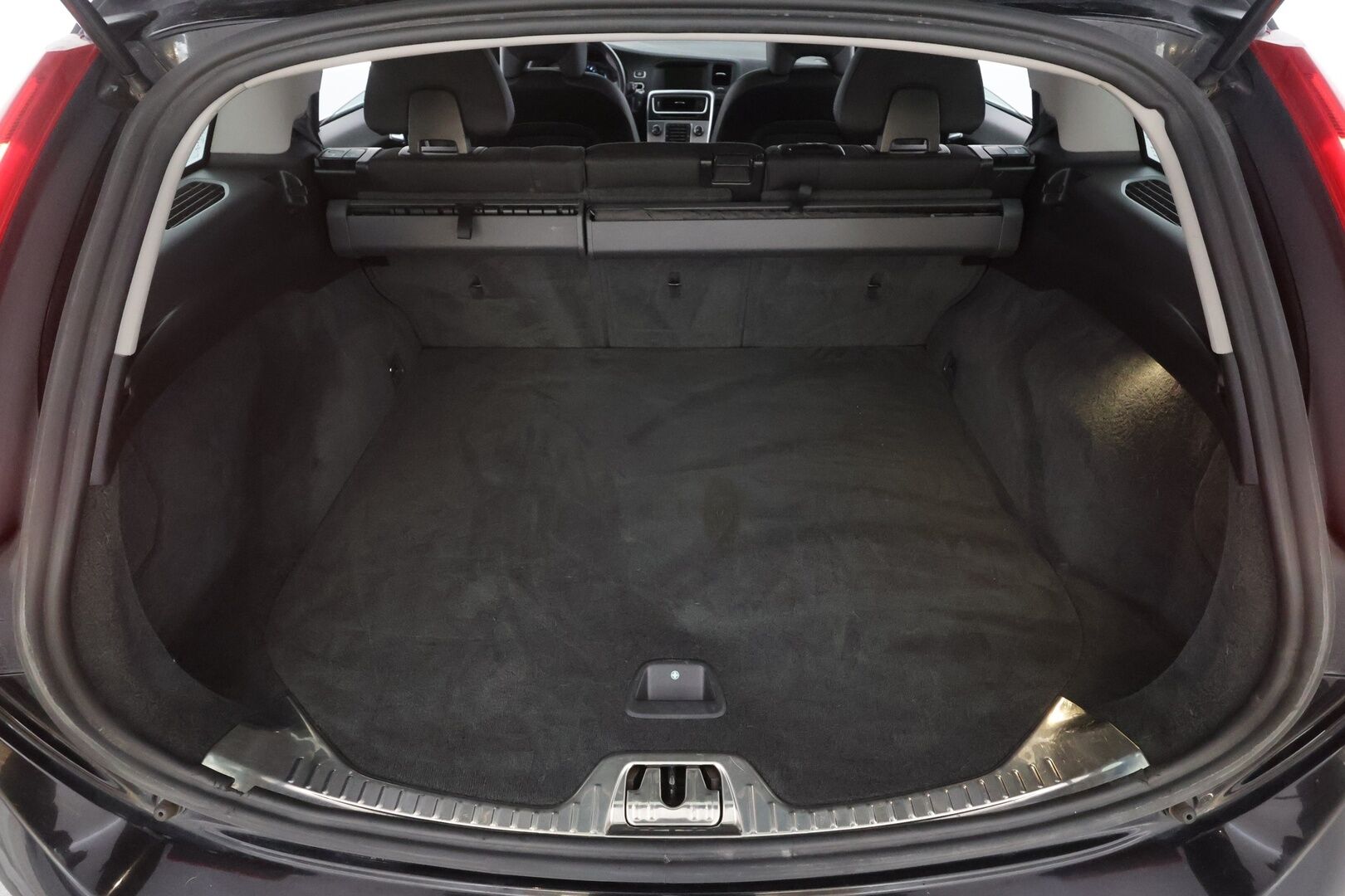Volvo V60 2014 T3 Business aut - | ACC | BLIS | Navi | Xenon | Kaistavahti | Digimittari | Lämm. ratti | P.tutkat | BT audio | Hyvät huollot | Lohko + sisähaara |  