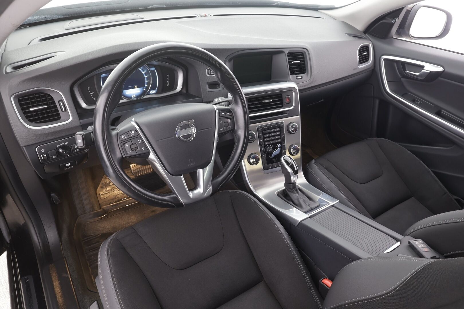 Volvo V60 2014 T3 Business aut - | ACC | BLIS | Navi | Xenon | Kaistavahti | Digimittari | Lämm. ratti | P.tutkat | BT audio | Hyvät huollot | Lohko + sisähaara |  