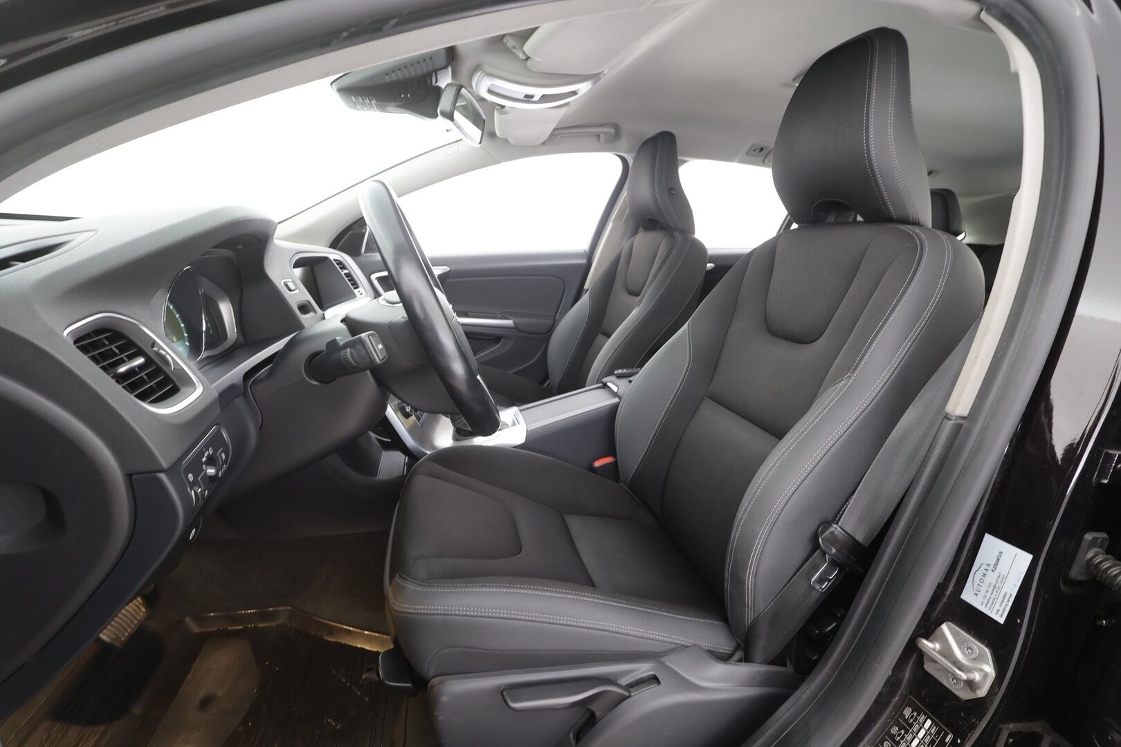 Volvo V60 2014 T3 Business aut - | ACC | BLIS | Navi | Xenon | Kaistavahti | Digimittari | Lämm. ratti | P.tutkat | BT audio | Hyvät huollot | Lohko + sisähaara |  