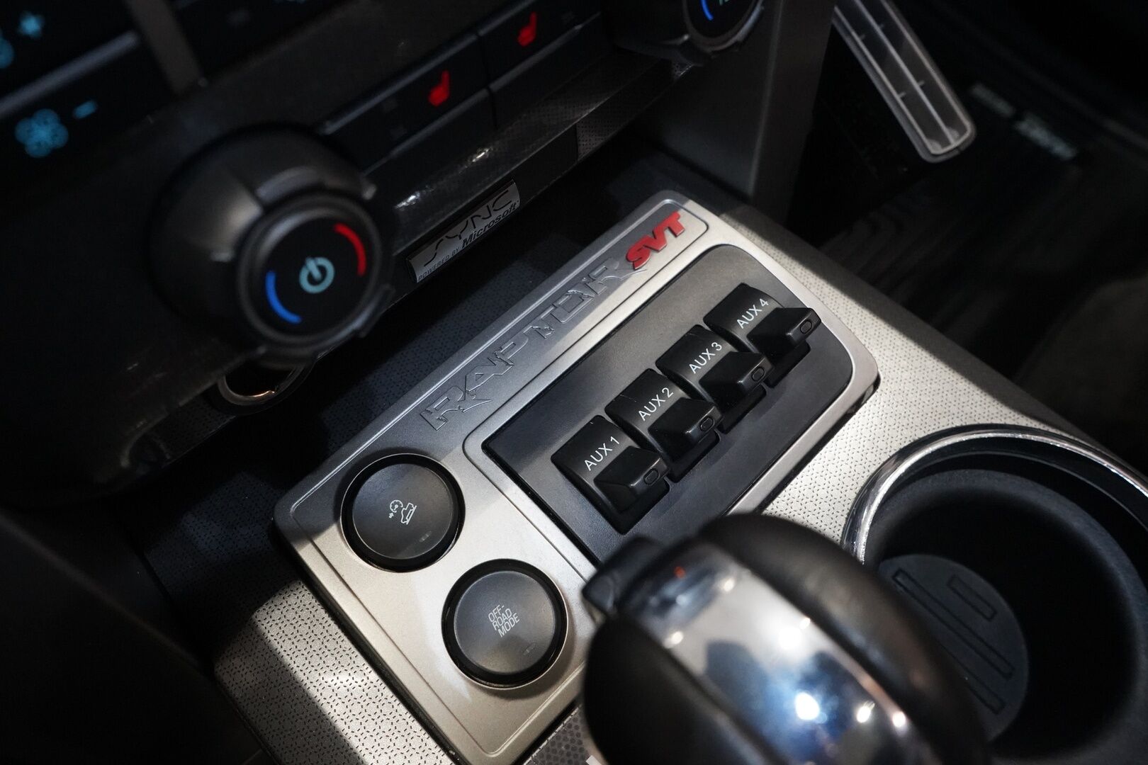 FORD F150 2010 F150 SVT Raptor Avolavakuorma-auto * SVT / Vakkari / Kamera / Koukku / Sähköpenkit / Kattoluukku * - Katsastettu 01/2026 / Puhdas Carvertical / Säntillinen huoltohistoria