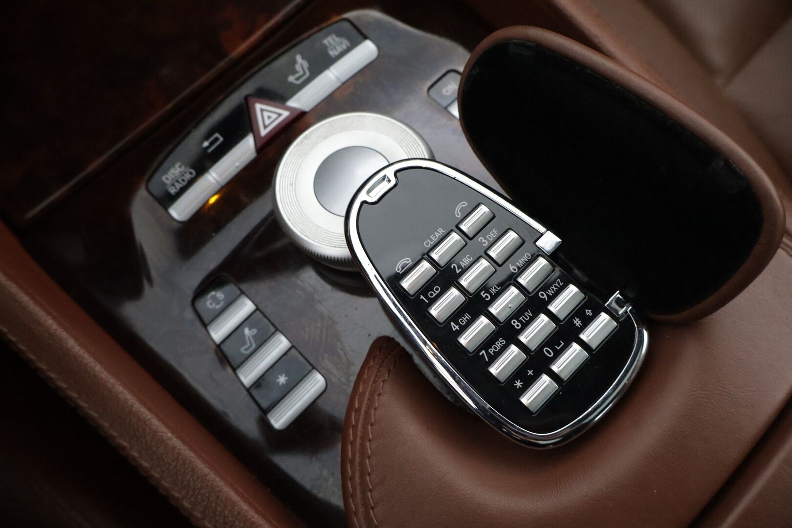 Mercedes-Benz CL 2007 CL 550 Coupé AMG - YritysOutlet - Myydään vain yrityksille *H&K / Ilmastoidut muistipenkit / Night vision / ACC / Kamera - Tuplalasit / Imuovet / Keyless Go / Navigointi