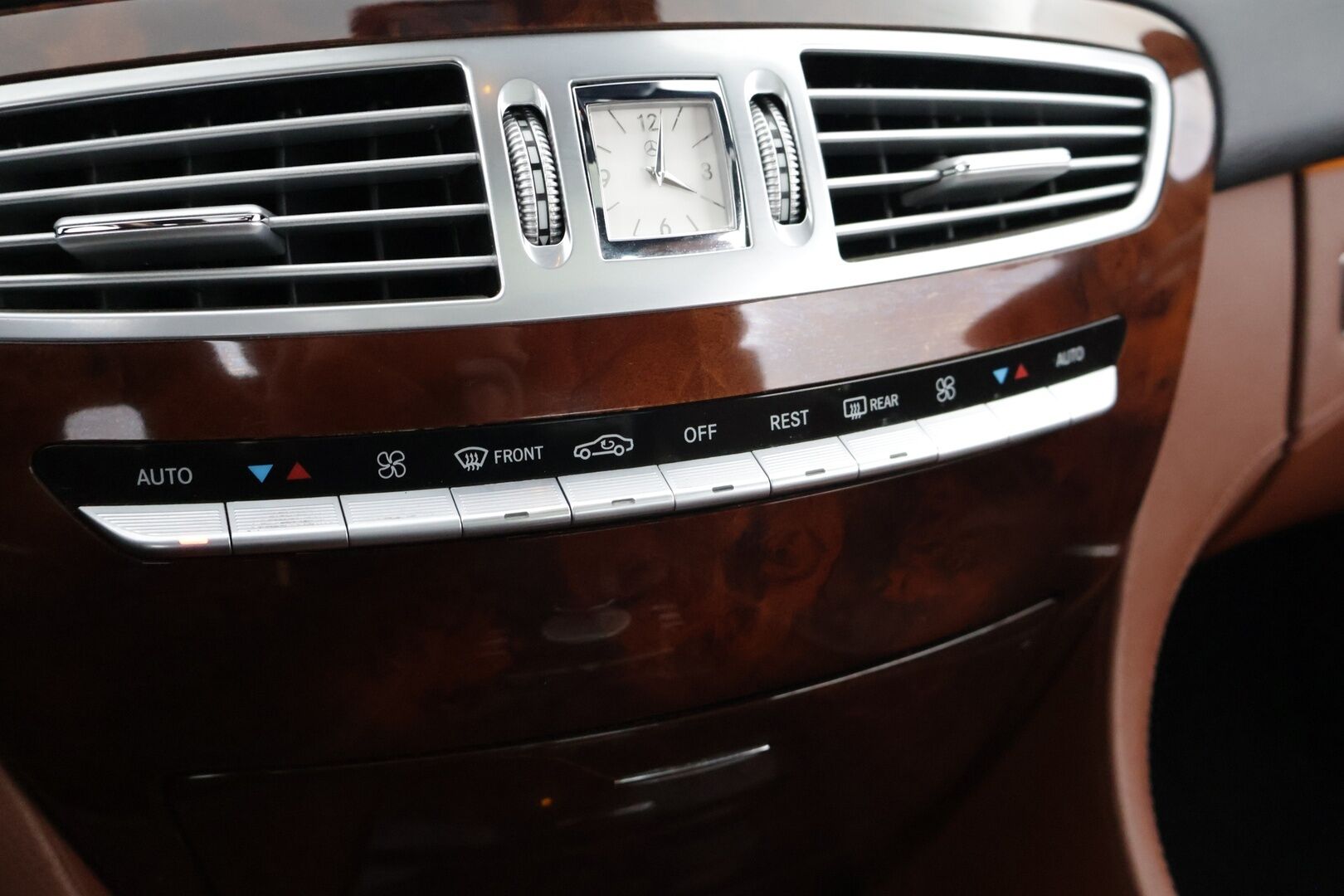 Mercedes-Benz CL 2007 CL 550 Coupé AMG - YritysOutlet - Myydään vain yrityksille *H&K / Ilmastoidut muistipenkit / Night vision / ACC / Kamera - Tuplalasit / Imuovet / Keyless Go / Navigointi