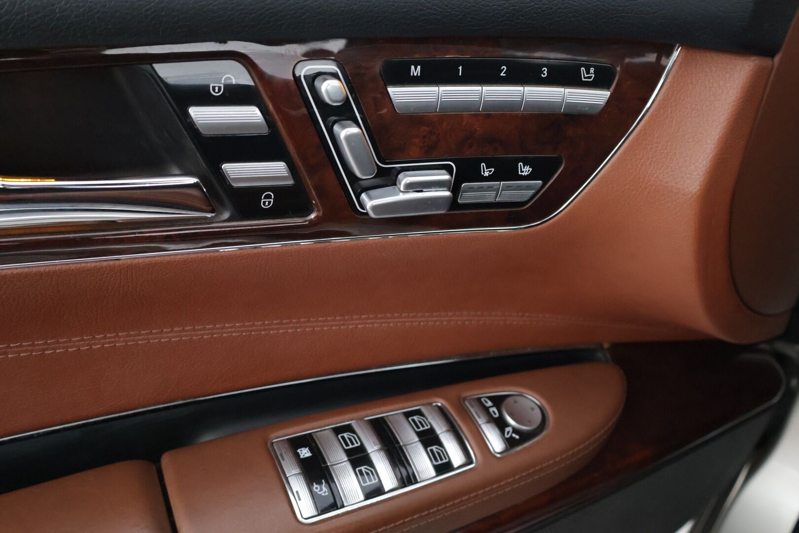 Mercedes-Benz CL 2007 CL 550 Coupé AMG - YritysOutlet - Myydään vain yrityksille *H&K / Ilmastoidut muistipenkit / Night vision / ACC / Kamera - Tuplalasit / Imuovet / Keyless Go / Navigointi