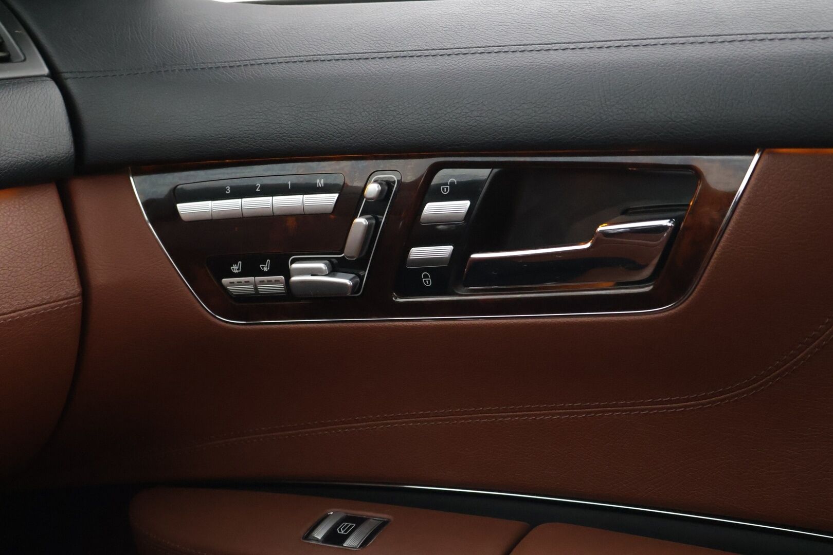 Mercedes-Benz CL 2007 CL 550 Coupé AMG - YritysOutlet - Myydään vain yrityksille *H&K / Ilmastoidut muistipenkit / Night vision / ACC / Kamera - Tuplalasit / Imuovet / Keyless Go / Navigointi