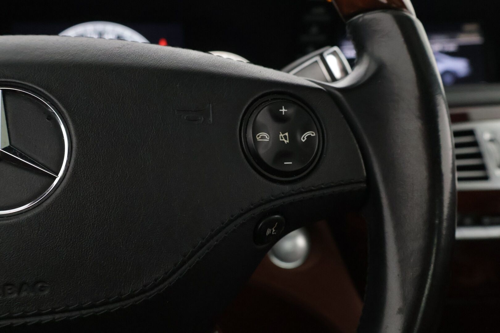 Mercedes-Benz CL 2007 CL 550 Coupé AMG - YritysOutlet - Myydään vain yrityksille *H&K / Ilmastoidut muistipenkit / Night vision / ACC / Kamera - Tuplalasit / Imuovet / Keyless Go / Navigointi