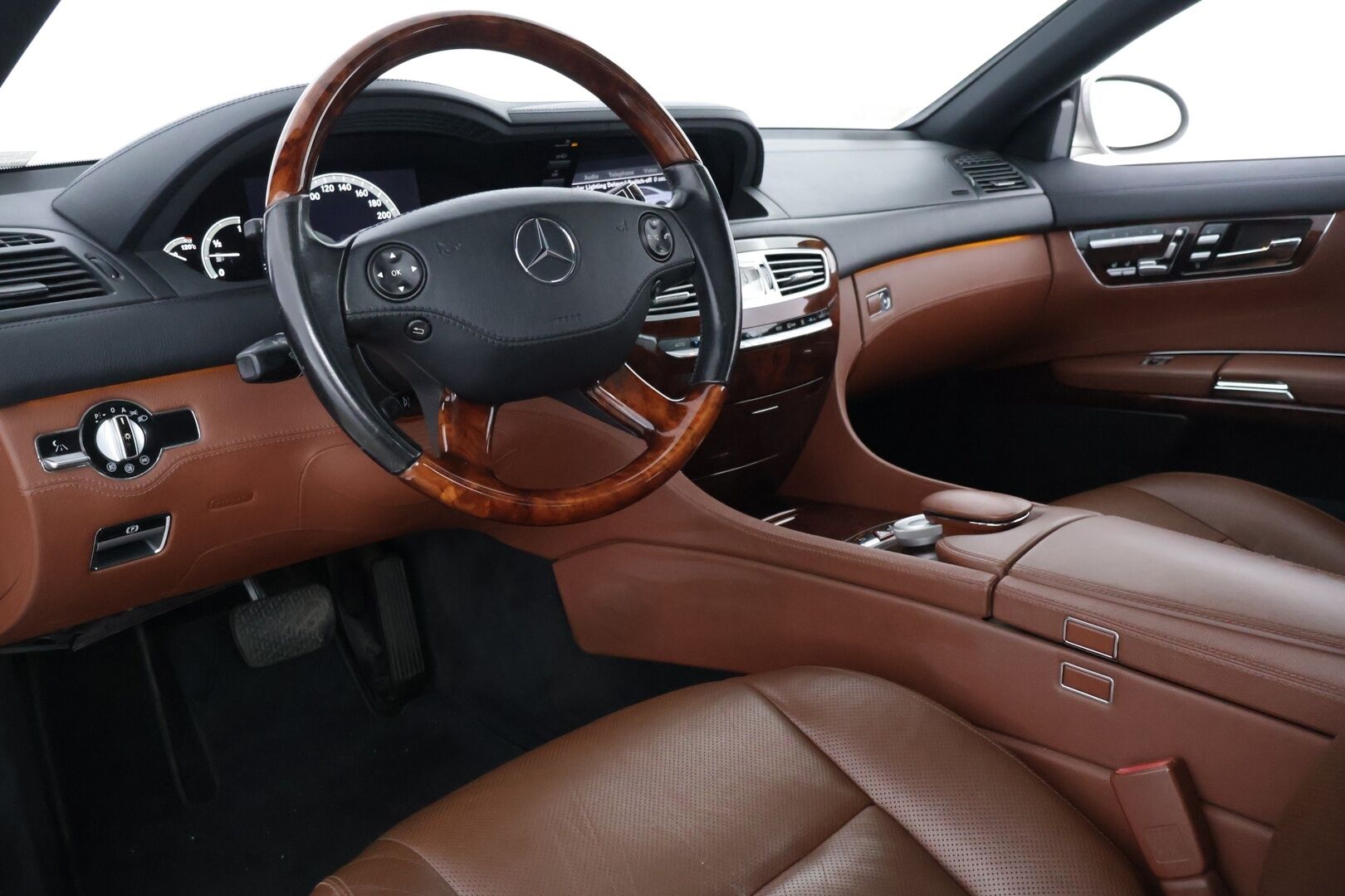 Mercedes-Benz CL 2007 CL 550 Coupé AMG - YritysOutlet - Myydään vain yrityksille *H&K / Ilmastoidut muistipenkit / Night vision / ACC / Kamera - Tuplalasit / Imuovet / Keyless Go / Navigointi