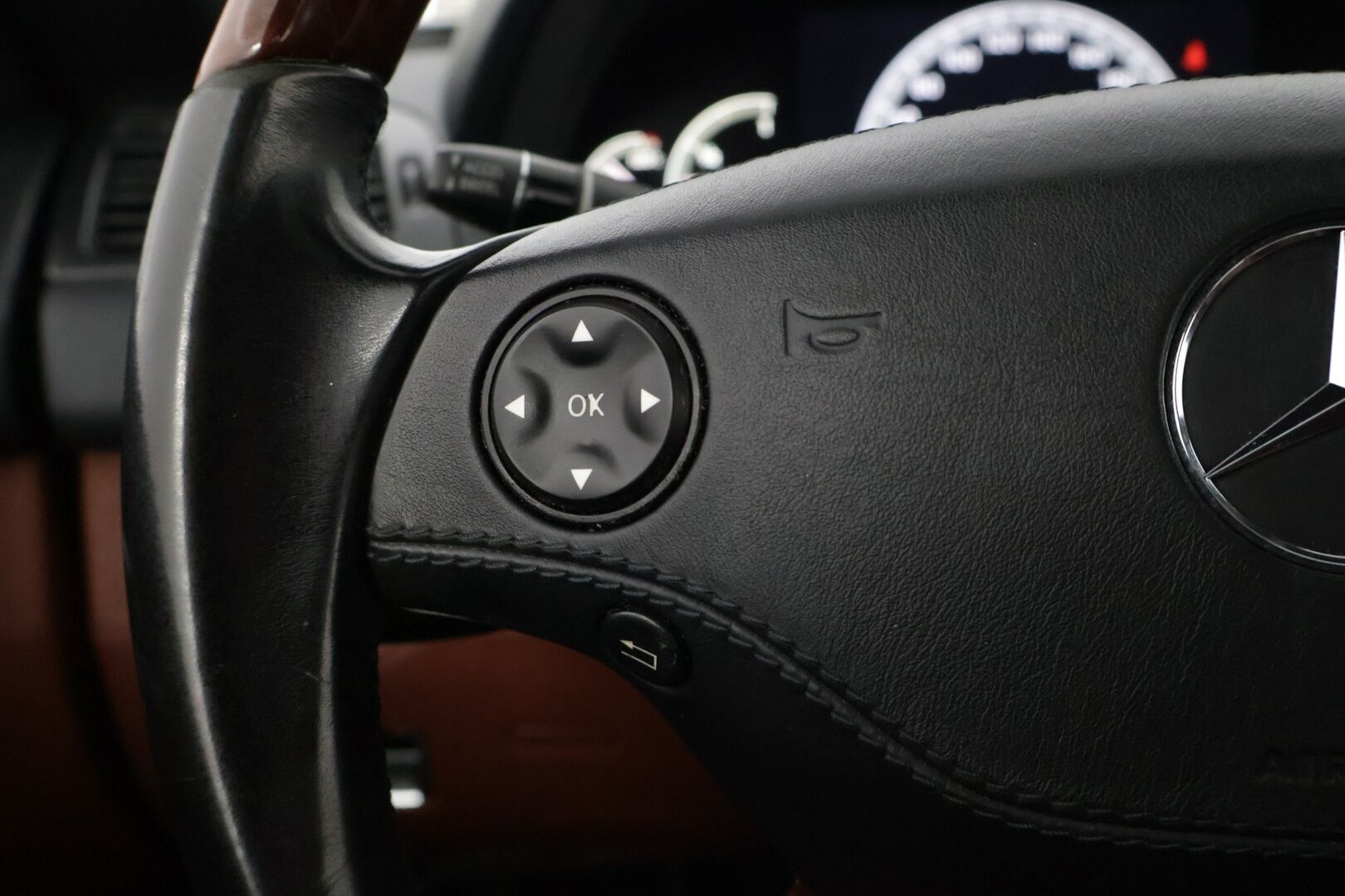 Mercedes-Benz CL 2007 CL 550 Coupé AMG - YritysOutlet - Myydään vain yrityksille *H&K / Ilmastoidut muistipenkit / Night vision / ACC / Kamera - Tuplalasit / Imuovet / Keyless Go / Navigointi