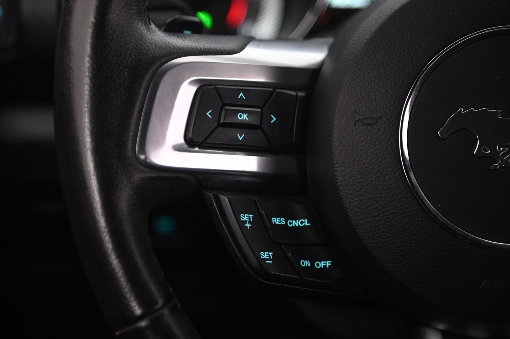 Ford Mustang 2016 3,7 V6 Coupé - Todella upea! | Röyheät äänet | P. Kamera | Etäkäynnistys | Keyless Go | Vakkari | 2x alut