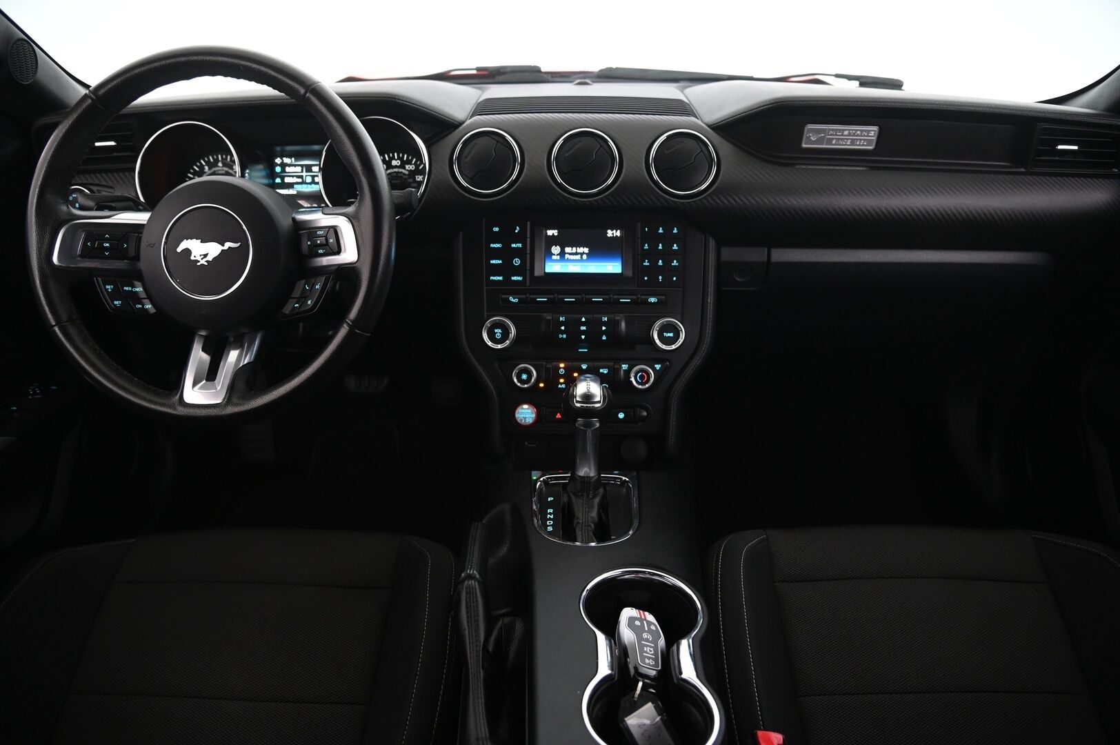 Ford Mustang 2016 3,7 V6 Coupé - Todella upea! | Röyheät äänet | P. Kamera | Etäkäynnistys | Keyless Go | Vakkari | 2x alut