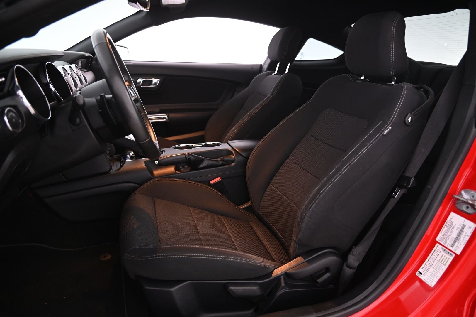 Ford Mustang 2016 3,7 V6 Coupé - Todella upea! | Röyheät äänet | P. Kamera | Etäkäynnistys | Keyless Go | Vakkari | 2x alut
