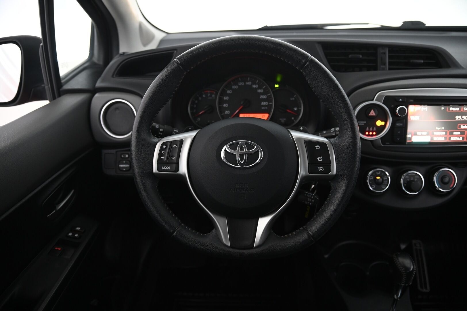 Toyota Yaris 2014 1,33 Dual VVT-i Active 5ov Multidrive S - P.Kamera | Vakkari | BT | Suomi-auto | 2x renkaat&vanteet