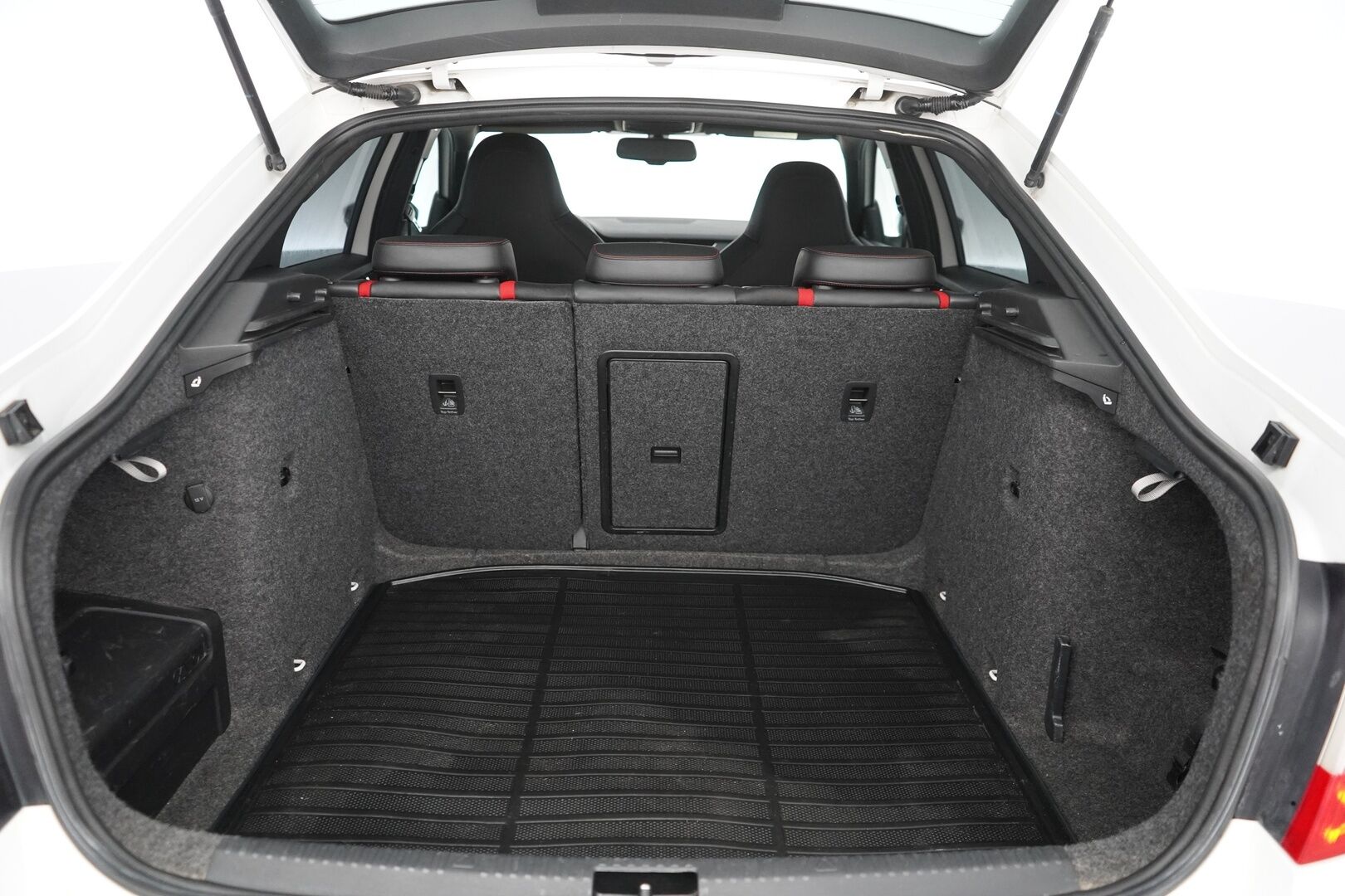 Skoda Octavia 2014 2.0 TDI RS DSG Aut. * ACC / Canton / Navigointijärjestelmä / Sporttipenkit / Lämmitin! * - Suomi-auto / Viimeisin huolto 281tkm / Jakohihna vaihdettu 2024 / Uudet kesärenkaat