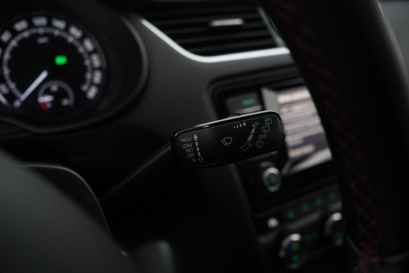 Skoda Octavia 2014 2.0 TDI RS DSG Aut. * ACC / Canton / Navigointijärjestelmä / Sporttipenkit / Lämmitin! * - Suomi-auto / Viimeisin huolto 281tkm / Jakohihna vaihdettu 2024 / Uudet kesärenkaat