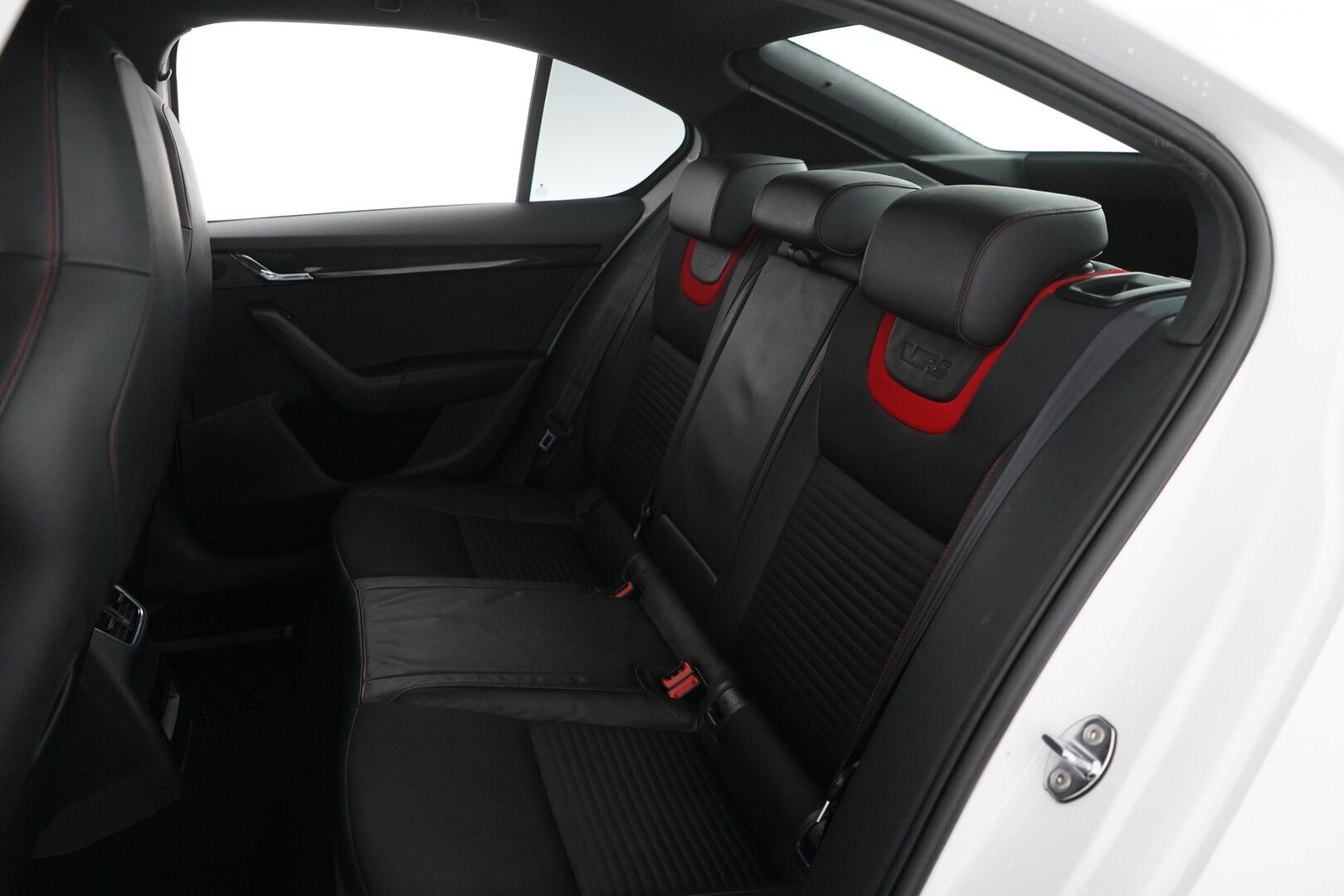 Skoda Octavia 2014 2.0 TDI RS DSG Aut. * ACC / Canton / Navigointijärjestelmä / Sporttipenkit / Lämmitin! * - Suomi-auto / Viimeisin huolto 281tkm / Jakohihna vaihdettu 2024 / Uudet kesärenkaat